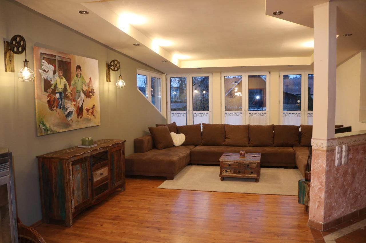 Helle, Offene Dachgeschosswohnung Mit Terrasse Oberloisdorf Exteriér fotografie