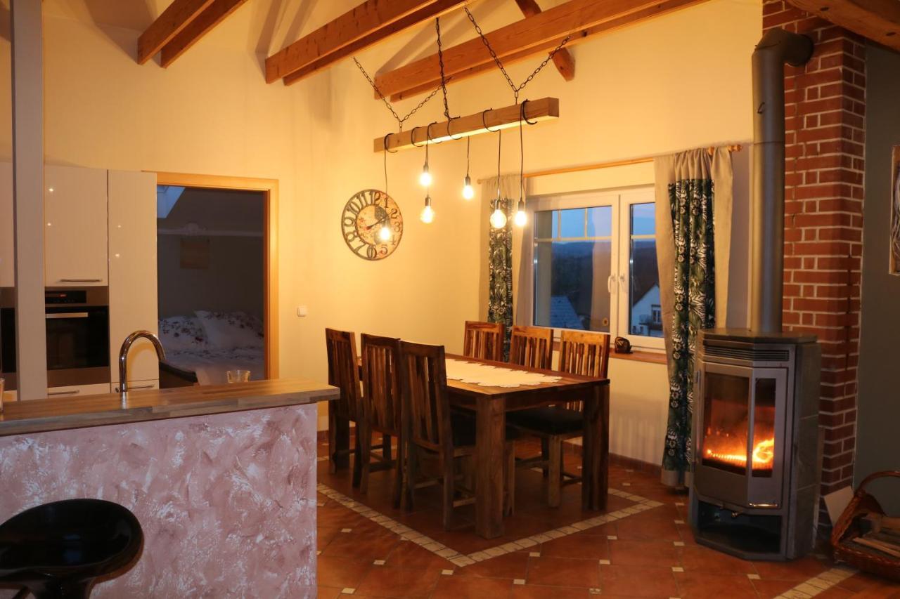 Helle, Offene Dachgeschosswohnung Mit Terrasse Oberloisdorf Exteriér fotografie