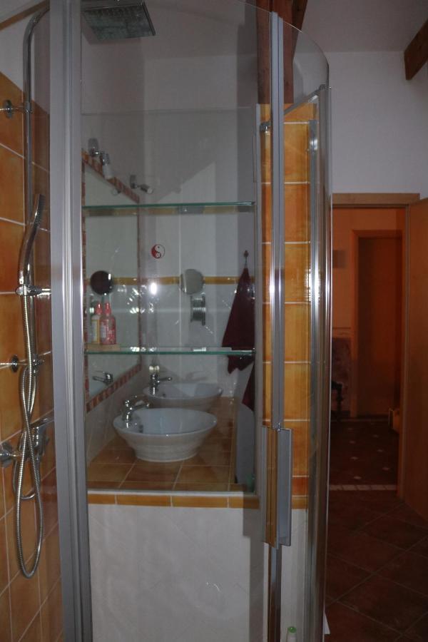 Helle, Offene Dachgeschosswohnung Mit Terrasse Oberloisdorf Exteriér fotografie