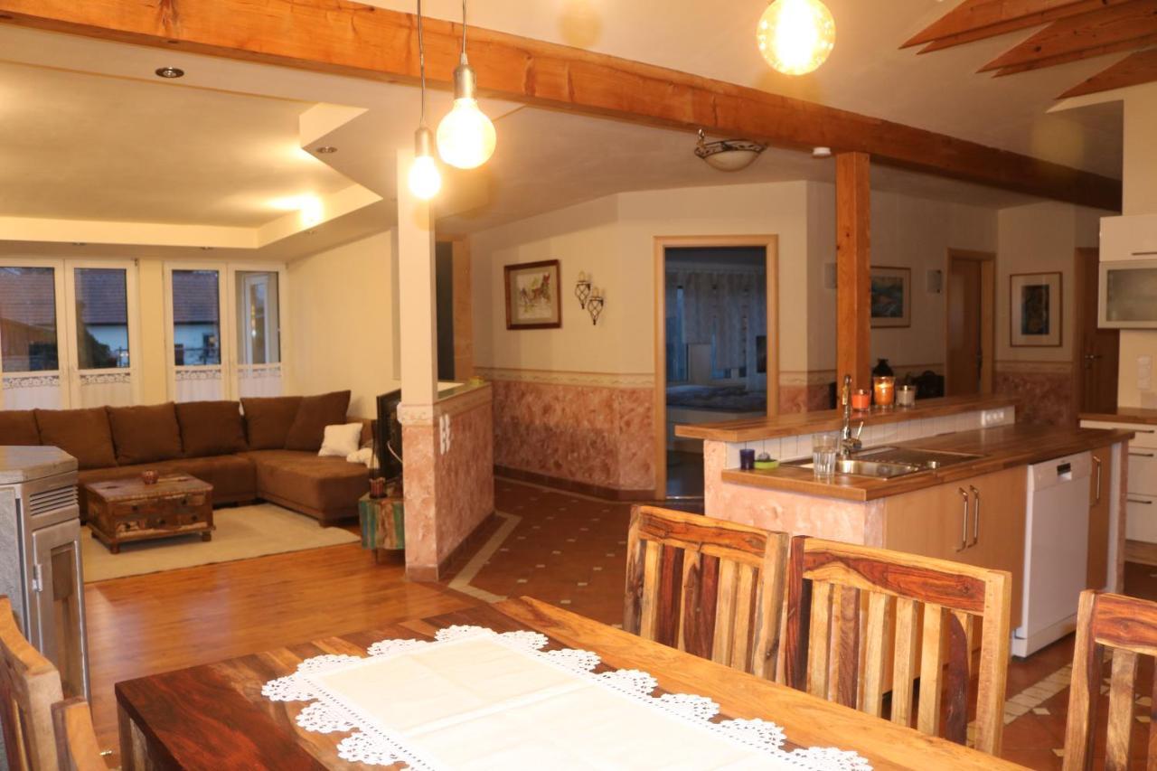 Helle, Offene Dachgeschosswohnung Mit Terrasse Oberloisdorf Exteriér fotografie