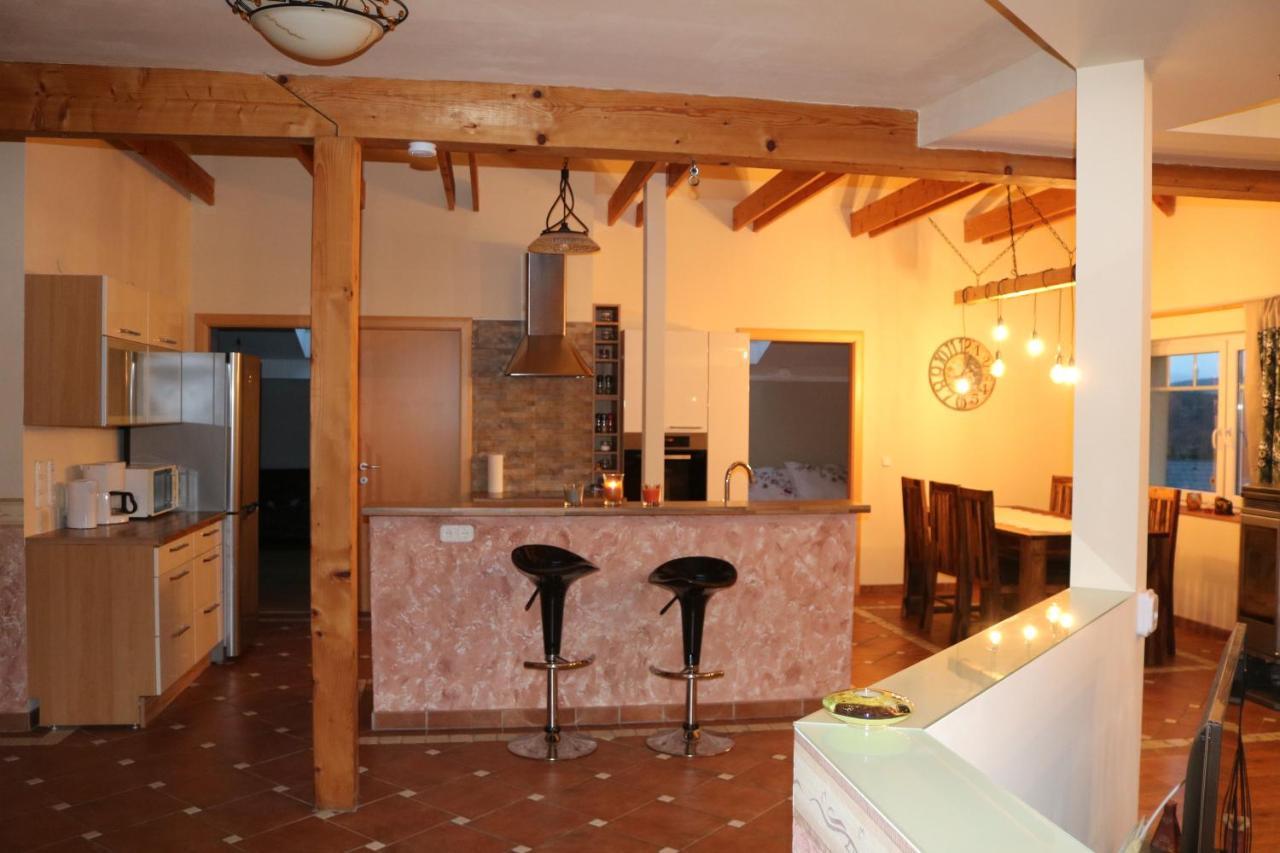 Helle, Offene Dachgeschosswohnung Mit Terrasse Oberloisdorf Exteriér fotografie